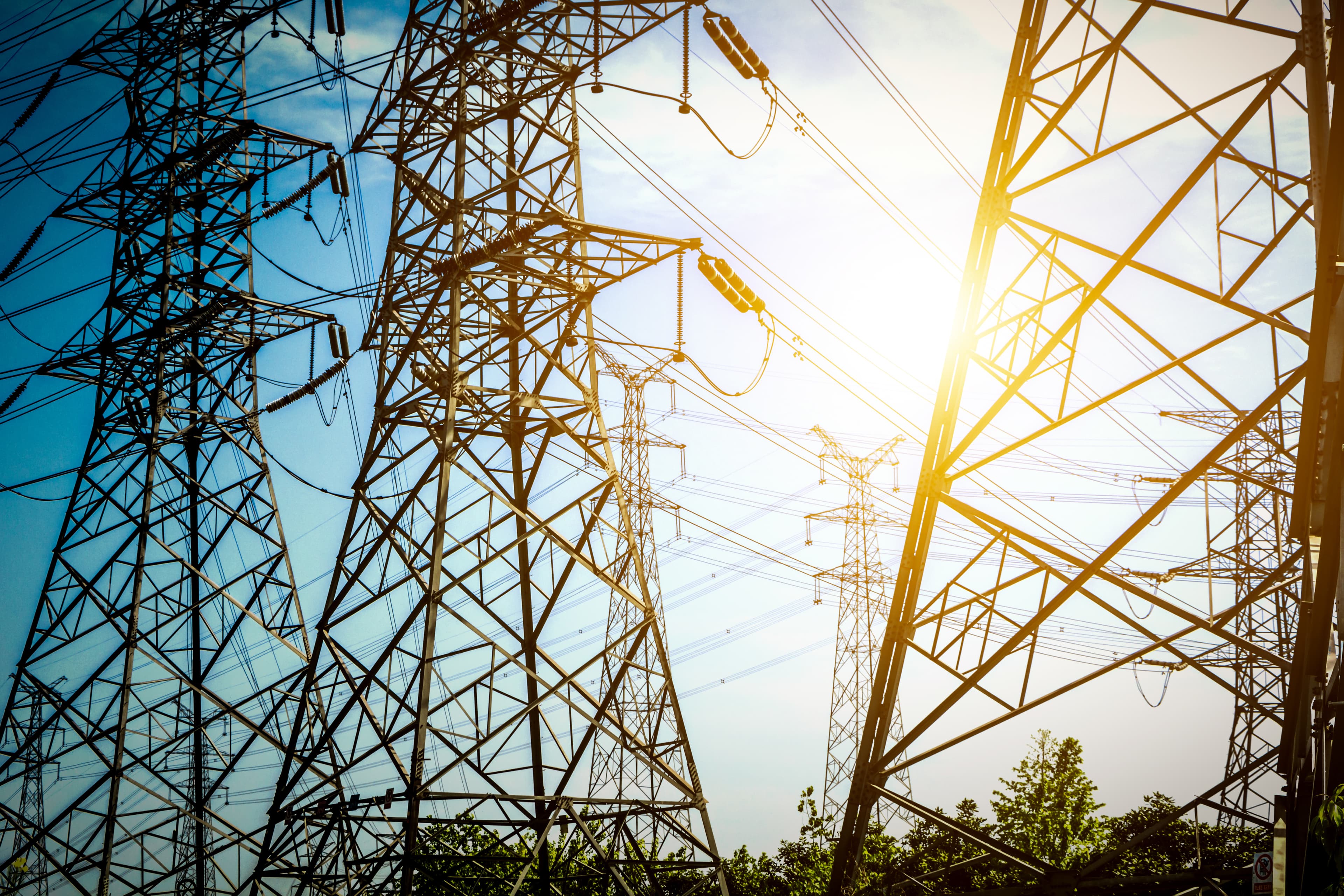 Tło przedstawiające infrastrukturę linii elektroenergetycznych